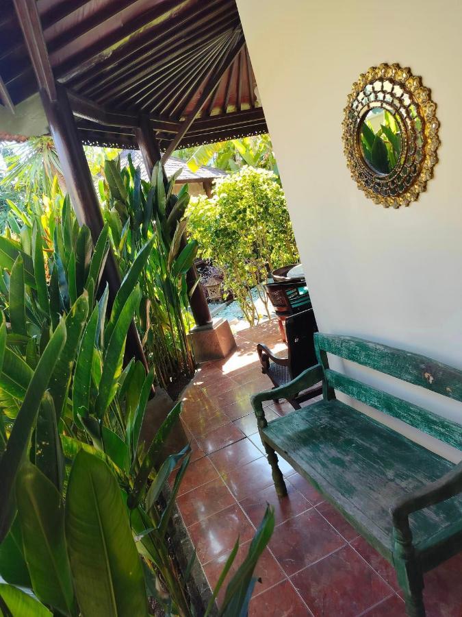 Villa Layang Bulan A Homey Guesthouse For Men Near The Beach In North Kuta Denpasa Buitenkant foto