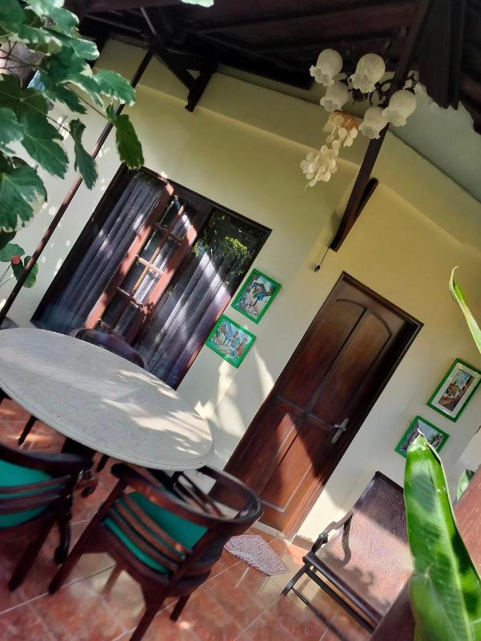 Villa Layang Bulan A Homey Guesthouse For Men Near The Beach In North Kuta Denpasa Buitenkant foto